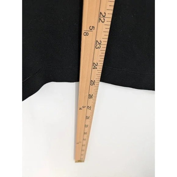 Lululemon T-Shirt Women Medium Black Short Sleeve Athletic Activewear Athleisure - Picture 6 of 7